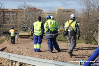 Obreros obras apisonadoras camiones (7)