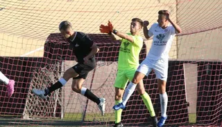 Kristian Álvarez marca de cabeza ante la UD Santa Marta | FOTO SALAMANCA24HORAS.COM