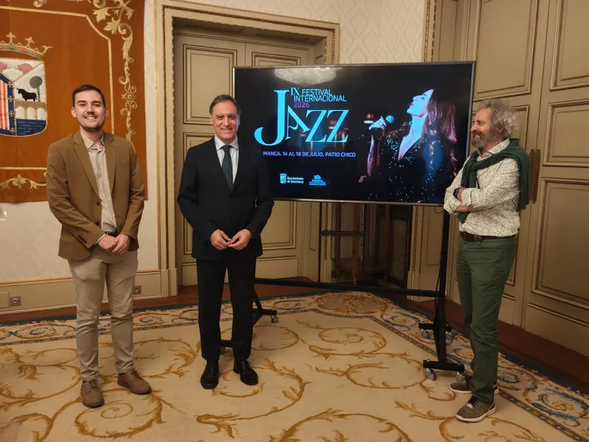 De izquierda a derecha. Ángel Fernández Silva, Carlos García Carbayo y Fernando Viñals en la presentación del IX Festival Internacional del Jazz 2026