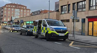 Furgón de la Policía Local en la estación de autobuses | Andrea Mateos