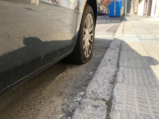 Ruedas pinchadas en el barrio Vidal
