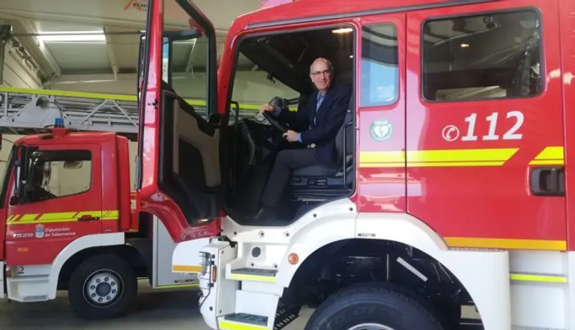 Diputación, presentación nuevo cambión de bomberos (1)