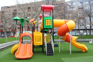 Zona de juegos infantiles renovada en el Parque Picasso. Fotos Carlos H.G