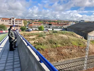 Carbayo reclama al Gobierno que agilice la electrificación de la vía ferroviaria hacia Portugal y que recupere las conexiones perdidas y pendientes desde hace un año