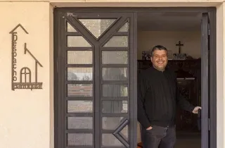 Ángel González, párroco de Villares de la Reina