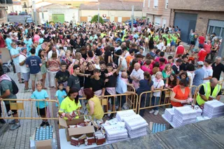 Entrega de pañoletas, pregón y empanada para todos en San Cristóbal de la Cuesta