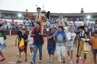 Emilio de Justo y Diosleguarde cierran en hombros una feria de Guijuelo marcada por las despedidas de El Capea y Javier Castaño | Juanes
