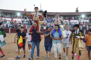 Emilio de Justo y Diosleguarde cierran en hombros una feria de Guijuelo marcada por las despedidas de El Capea y Javier Castaño | Juanes