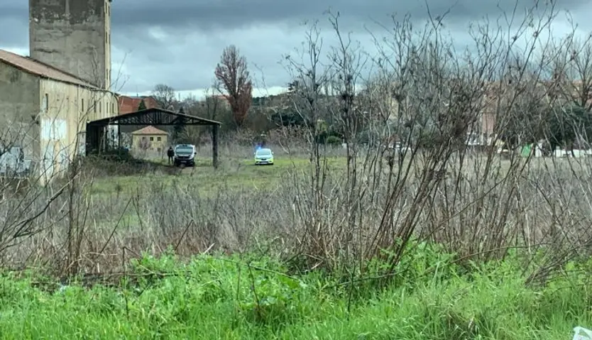 Rescate de una mujer una nave frente a las piscinas de Tejares