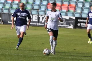 Segura, en una acción ante el Marino de Luanco / FOTO SALAMANCA24HORAS.COM