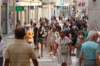 Gente en la calle Toro