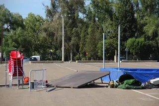 Montaje de las atracciones y del circo en el recinto ferial de La Aldehuela
