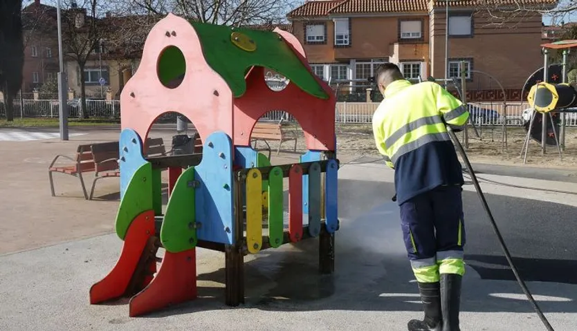 Apertura de parques infantiles en Carbajosa
