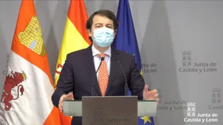Alfonso Fernández Mañueco durante la rueda de prensa