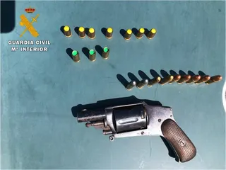 Detenido en Fuentes de Oñoro un francés por llevar en su vehículo un revólver sin licencia