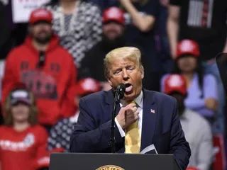 Trump critica