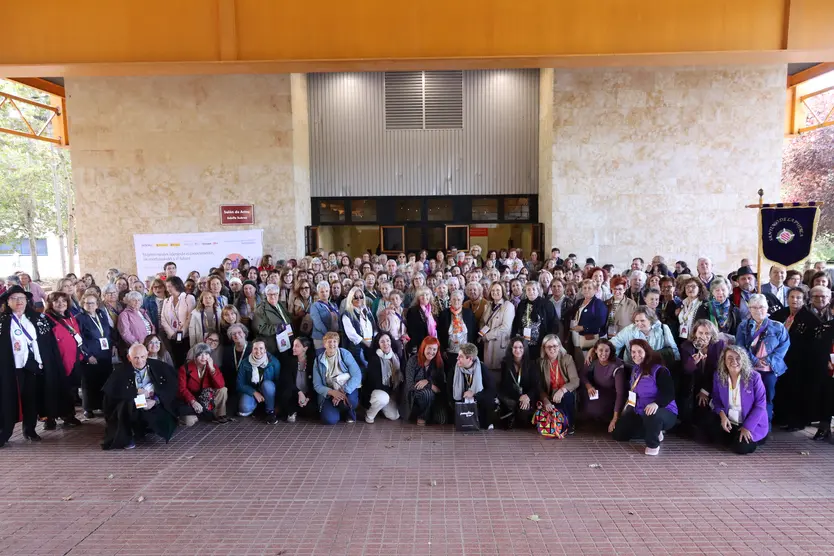 Mujeres Rurales Integradas En Fademur a Las Puertas De La Facultad De Ciencias Sociales