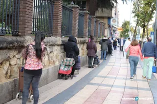 Una imagen habitual en el último año a las puertas del Comedor de los Pobres