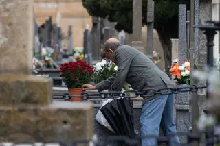 Lluviosa mañana de todos los santos en el Cementerio San Carlos Borromeo de Salamanca | Mateo G.J.