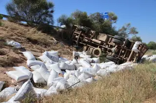 Vuelca un camión a la altura de Villaverde de Guareña 