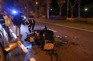 Accidente de moto de reparto en avenida Vicente del Bosque. Fotos Carlos H. G.