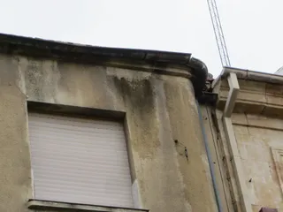 Edificio racionalista en mal estado. Ciudadanos por la Defensa del Patrimonio de Salamanca