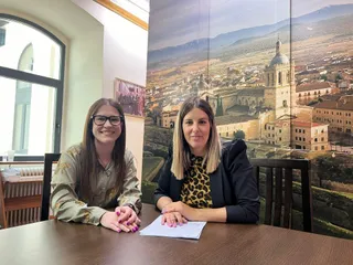 La Asociación Parkinson de Ciudad Rodrigo recibe 200 euros más para ayudar a costear los gastos ocasionados en el desarrollo de sus actividades. Foto Ayuntamiento Ciudad Rodrigo
