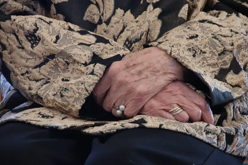 Las manos de una mujer centenaria