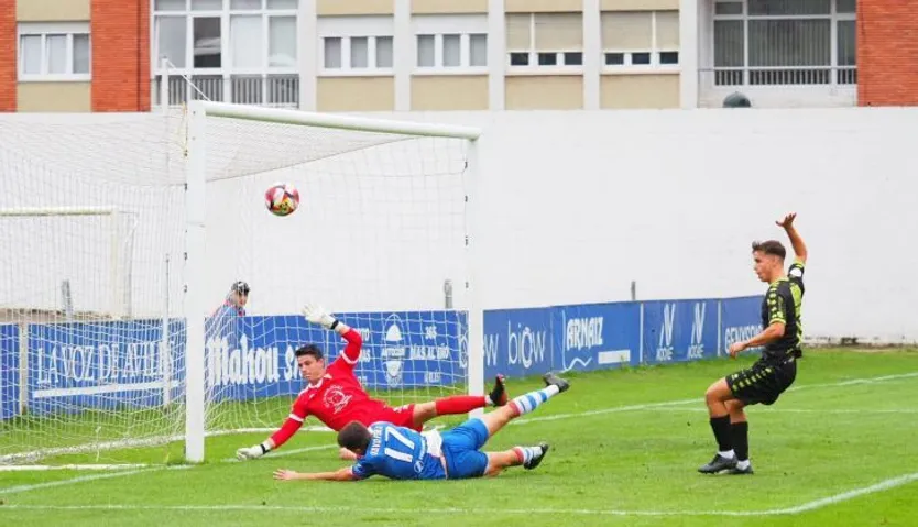 Rabanillo y Iago Parga ante el Avilés | FOTO CD GUIJUELO