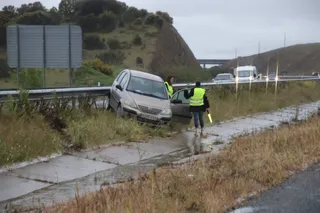 Un espectacular accidente entre varios turismos provoca retenciones en ambos sentidos en la A-66