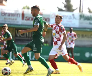 Giráldez, ante Pol Bueso FOTO CD GUIJUELO