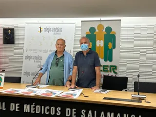 De izquiera a derecha, el vicepresidente de ALCER, Francisco Hernández y el coordinador de Trasplante del Complejo Asistencial Universitario de Salamanca, Víctor Sagredo