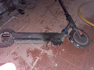 Intoxicadas dos personas en Valladolid tras el incendio de un patinete eléctrico que se estaba cargando