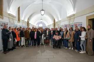 La exposición ‘Tejiendo Redes de Salud’ llega a la UPSA para acercar las asociaciones sociosanitarias a los universitarios