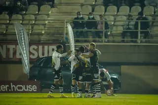 Los jugadores de Unionistas celebran un gol de Rayco en el Nuevo Mirador / FOTO ALGECIRAS CF