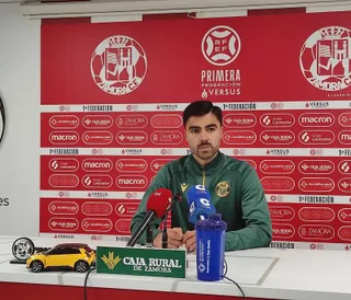 Erik Ruiz, en una rueda de prensa con el Zamora | FOTO ZCF OFICIAL