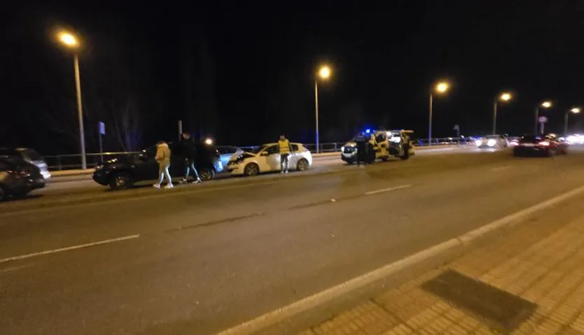 Tres vehículos se ven implicados en una colisión por alcance en el puente Juan Carlos I