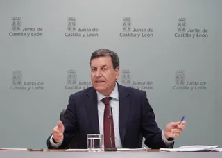 El consejero de Economía y Hacienda y portavoz de la Junta, Carlos Fernández Carriedo, comparece en la rueda de prensa posterior al Consejo de Gobierno. Foto: Ical