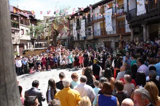 San Esteban de la Sierra: procesión y bailes tradicionales