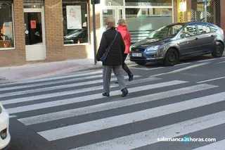 Paso de cebra en Salamanca. Foto de archivo