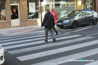 Paso de cebra en Salamanca. Foto de archivo