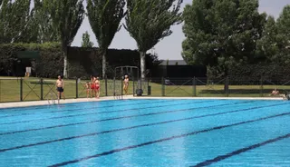 Imagen de archivo de una piscina de Salamanca