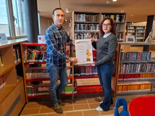 Pedro Samuel Martín y Noemí Fernández presentan la Semana de la Biblioteca en Carbajosa