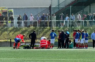 Un jugador del Santa Marta trasladado al Hospital tras chocarse contra un compañero durante su partido con el Zamora CF | Z24H