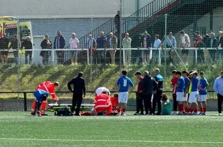Un jugador del Santa Marta trasladado al Hospital tras chocarse contra un compañero durante su partido con el Zamora CF | Z24H