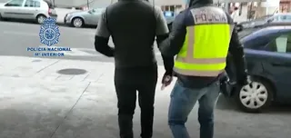 Detención de un individuo. Foto PN