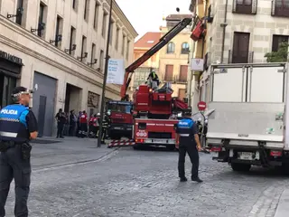 Accidente laboral en la plaza de Poeta Iglesias. Foto de archivo