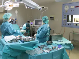 Quirófano preparado para una operación de rodilla