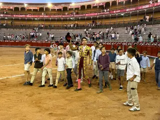 Diego Mateos saludando en la vuelta al ruedo en La Glorieta | Juanes