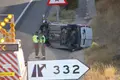Furgoneta siniestrada en el lugar del accidente. 